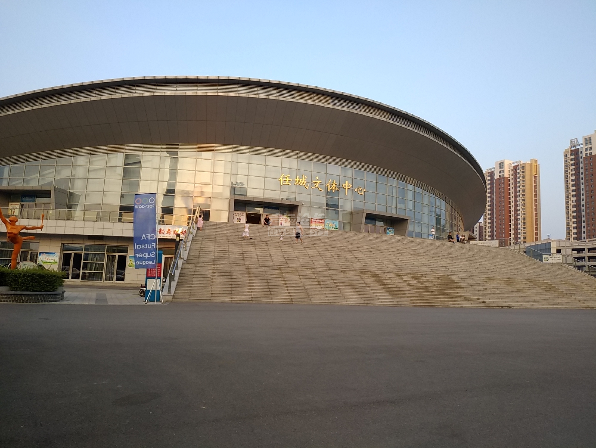 国际五人制足球赛冠军争夺战正在济宁任城文体中心火力开打!