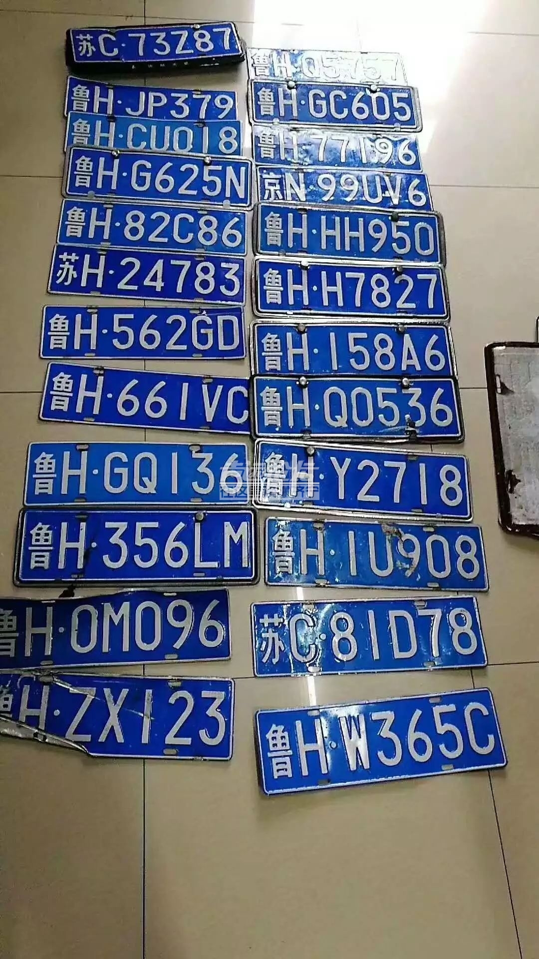 济宁丢车牌的车主看过来 交警蜀黍喊你来认领