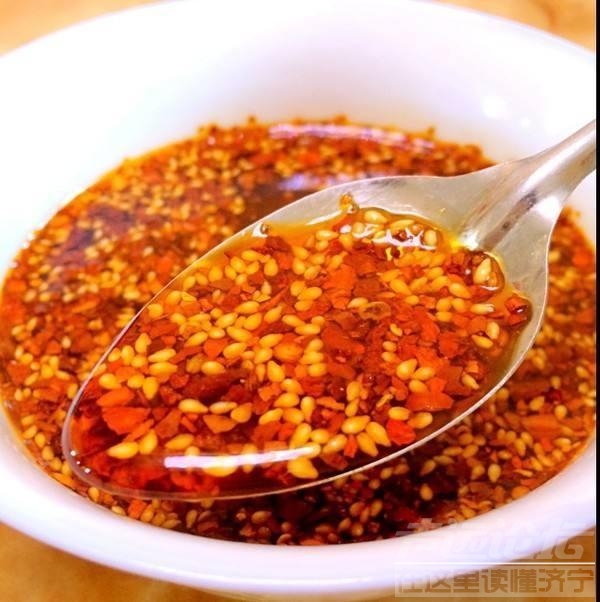 郝大厨秘制刀口辣椒油 自己做辣椒油味道不香也不辣?