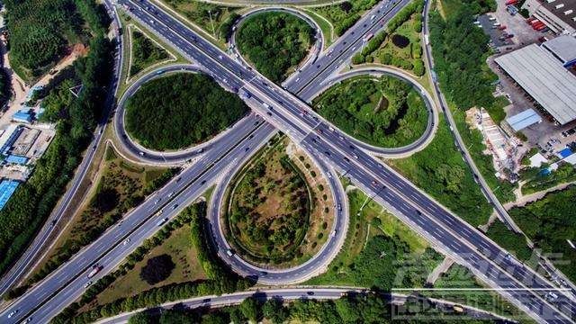 济宁内环高架安居五层互通立交最大桥墩高达318米