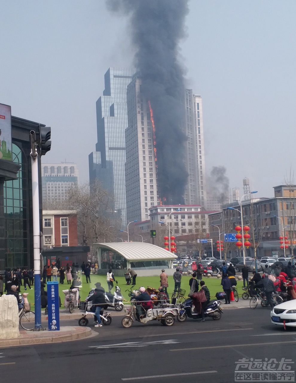 石家庄众鑫大厦一栋111米高楼起火!